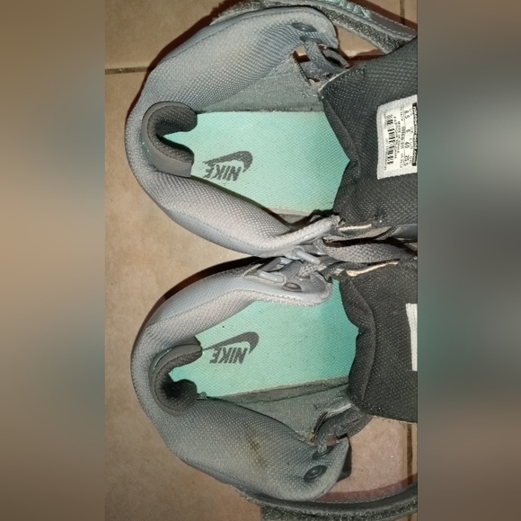 "NIKE". 599-410 SIZE 8-1/2 - Picture 4 of 14